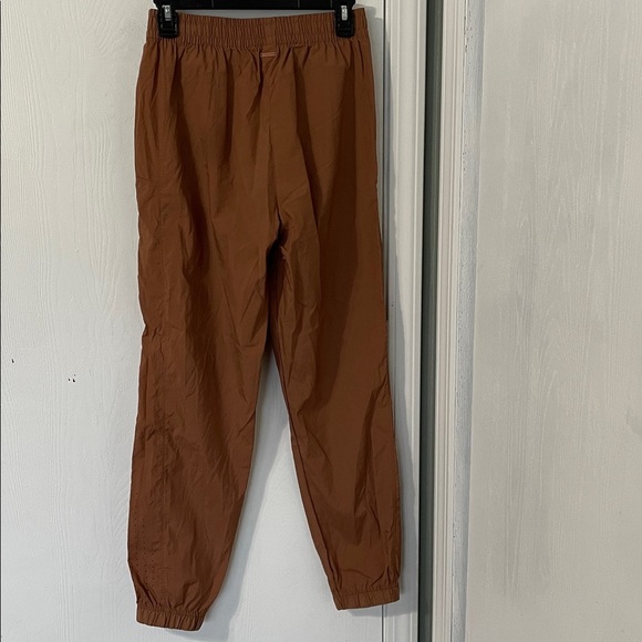NWOT Victoria Secret Parachute Weekend Jogger Sz Small Caramel Lightweight Nylon - Picture 10 of 15